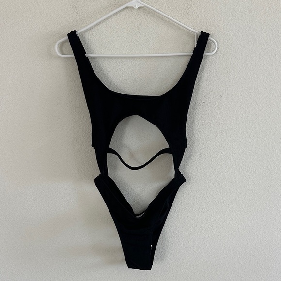 NWT Motel Rocks Mejia Black One Piece - Picture 1 of 9